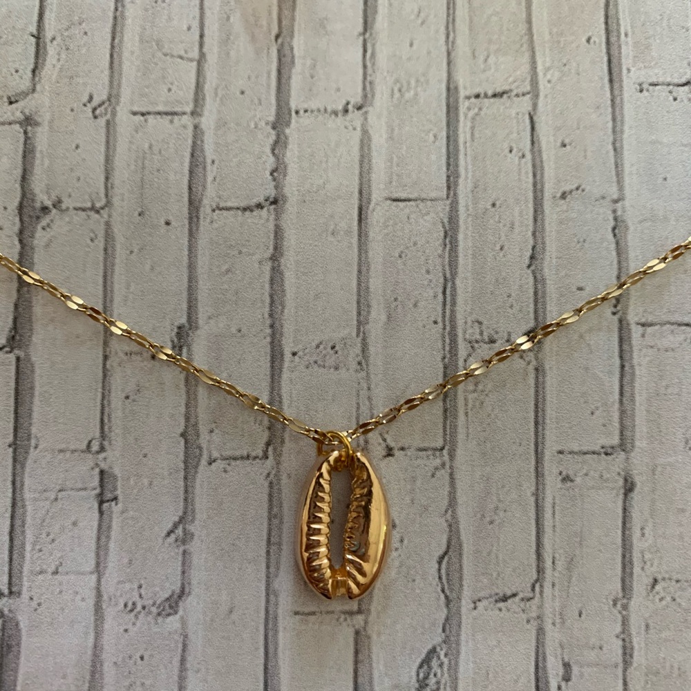 gold shell choker